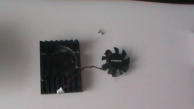 Fan of old heatsink.JPG