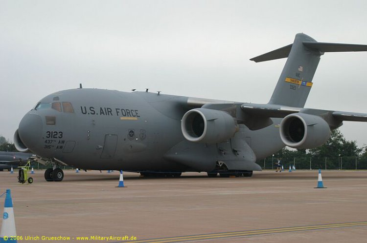 C-17_RIAT2006_001_800.jpg